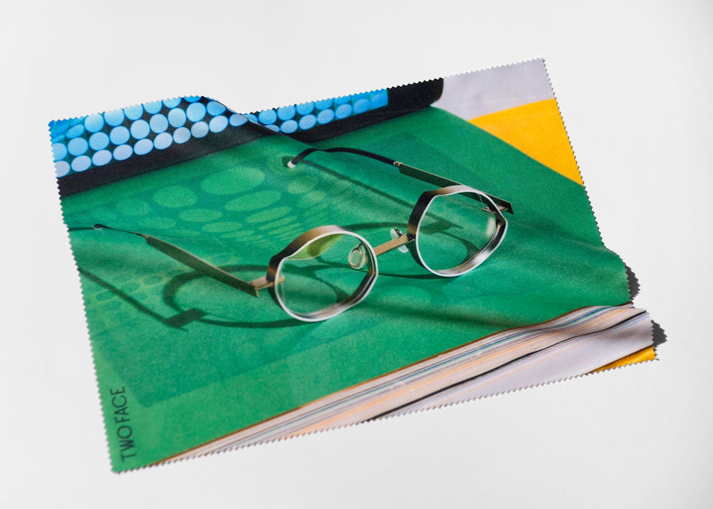 EYEWEAR CLOTH_R4