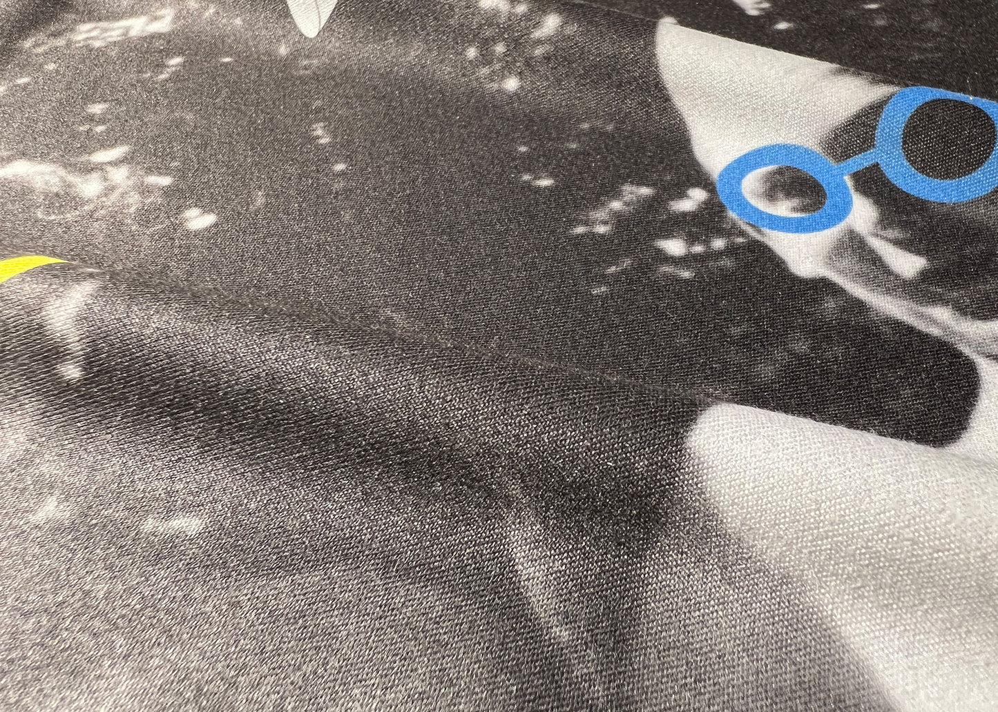 EYEWEAR CLOTH_At pool