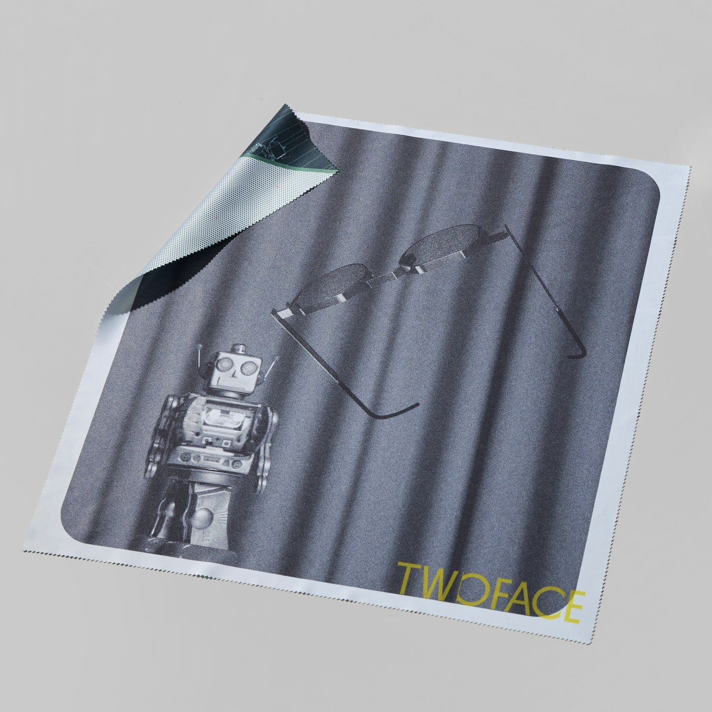 EYEWEAR CLOTH(L)_Robot